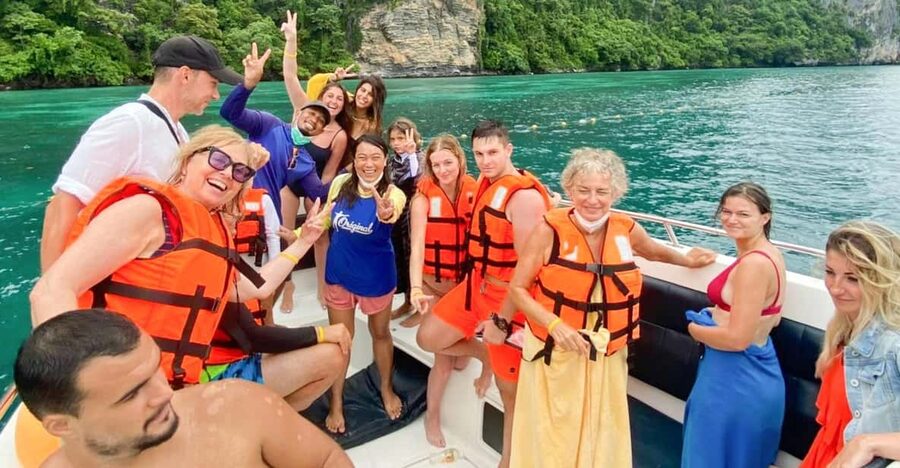 Ko Lanta: Maya Bay & Phi Phi Islands Full-Day Speedboat Trip - Maya Bay and the return to a famous beach