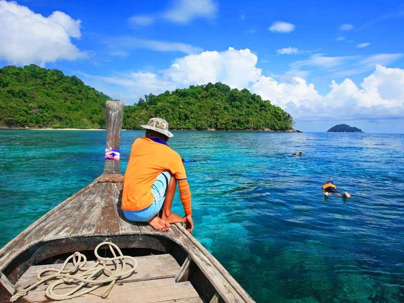 Ko Lanta: Unique 4-Island Long-Tail Snorkeling Tour w/ Lunch - Swimming through Emerald Cave on Koh Muk