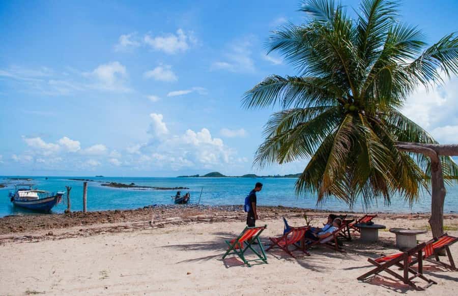 Ko Samui: Private Longtail Boat Tour to Koh Madsum & Koh Tan - The longtail ride from Ko Samui