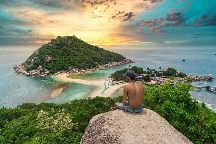 Ko Tao: Late Riser Snorkeling Tour with Lunch and Photos - Calm water and clear views at Aow Leuk