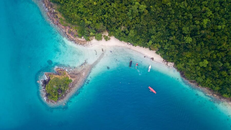 Koh Kood: Snorkeling Speedboat Tour with Lunch and Transfer - What the crew and language setup are like
