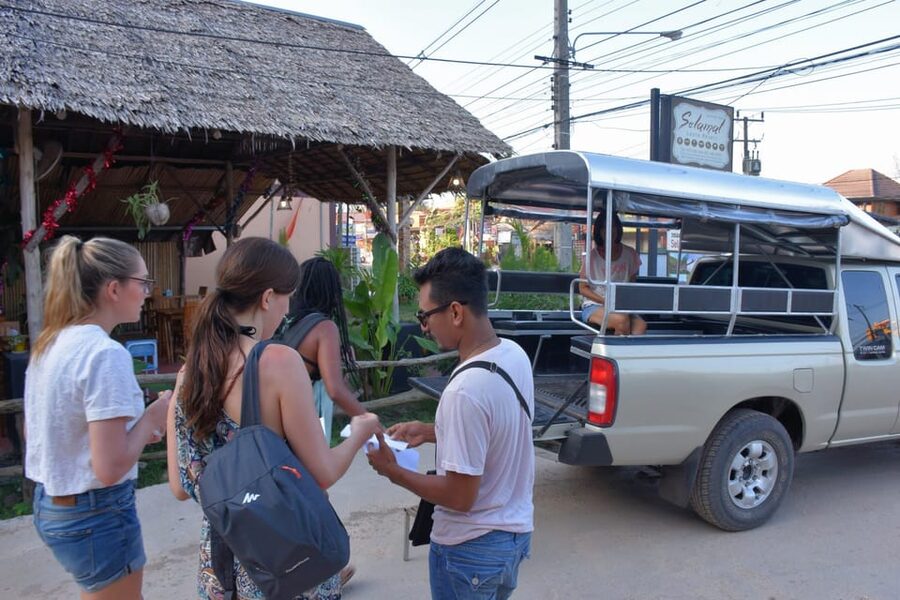 Koh Lanta: 4 Islands and Emerald Cave Tour by Longtail Boat - Swimming through Morakot Cave on Koh Mook