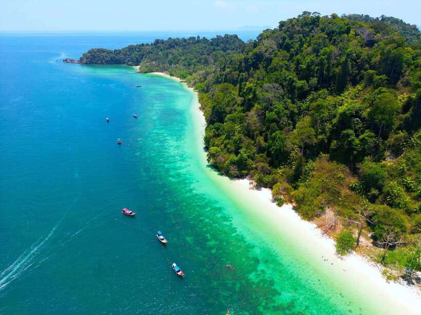 Koh Lanta: 4 Islands, Emerald Cave & Koh Kradan by Speedboat - Koh Chuek: a pretty first snorkel stop