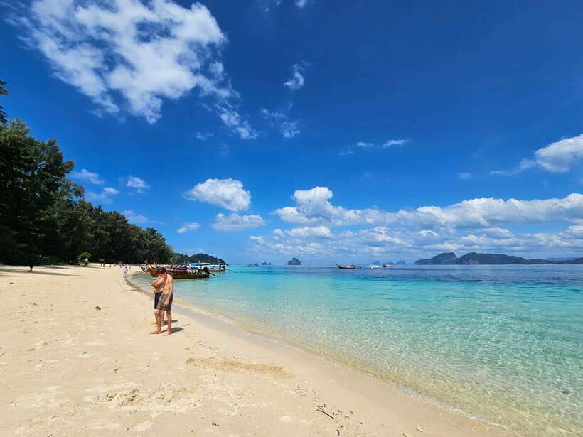 Koh Lanta: 4 Islands Tour by Speedboat with Snorkeling - Koh Ngai: an easy first swim