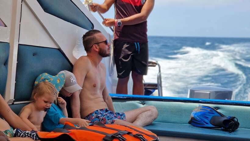 Koh Lanta: Phi Phi Islands Tour w/ Maya Bay, Snorkel & Lunch - Phi Phi Don lunch and a useful break