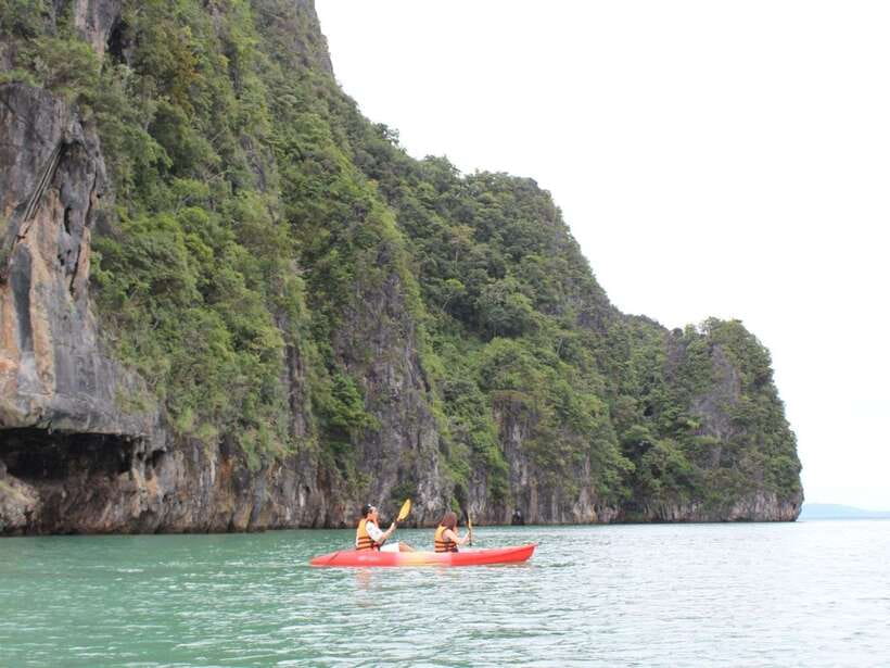 Koh Lanta: Sea Cave Kayaking and Talabeng Island Tour - Why this four-hour outing works