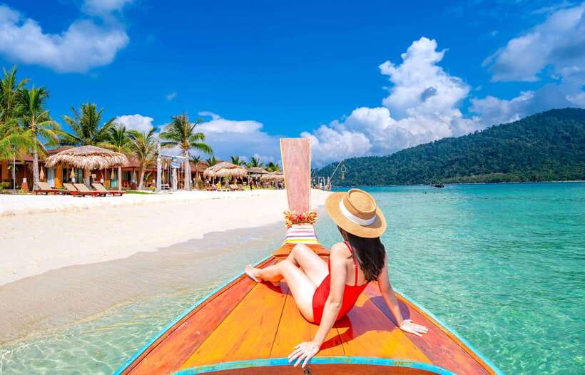 Koh Lipe: Island Hopping by Private Longtail Boat w/ Snorkel - Jabang: beautiful coral with a weather warning