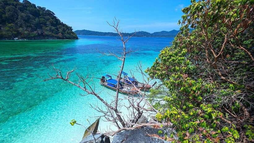 Koh Lipe: Island Hopping by Private Longtail Boat w/ Snorkel - Koh Ro Khloi brings the quiet beach and viewpoint