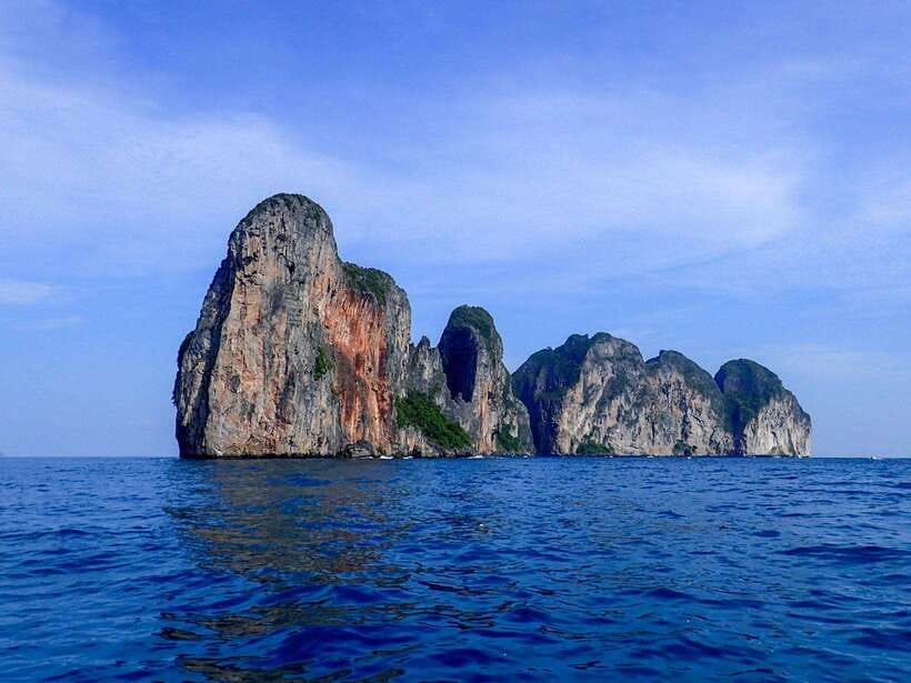 Koh Phi Phi: Maya Bay Private Longtail Boat Tour - Food, drinks, and what to carry