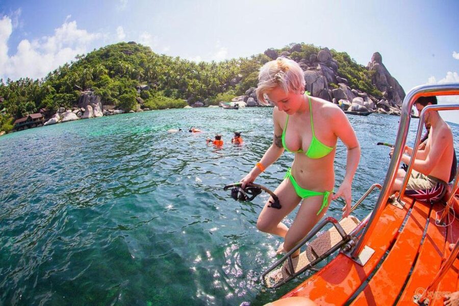 Koh Tao: Koh Nangyuan and the Hidden Bays Trip by the Oxygen - Lunch, drinks, and the onboard rhythm