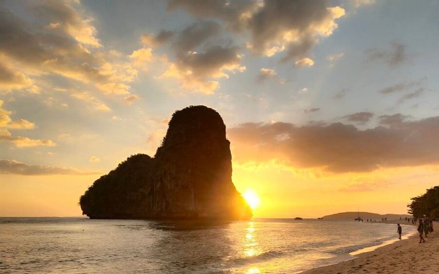 Krabi: 7 Islands Sunset Hopping Cruise with BBQ & Plankton - Guides, service, and the small details