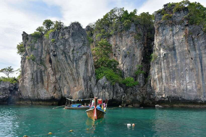 Krabi: 7 Islands Sunset Tour with Buffet Dinner & Snorkeling - Koh Poda’s beach dinner and sunset