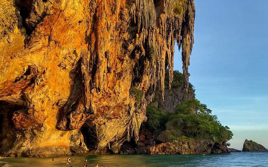 Krabi: Bioluminescent Plankton, Snorkeling & Sunset Tour - Tup Island and the tide-shaped sandbar