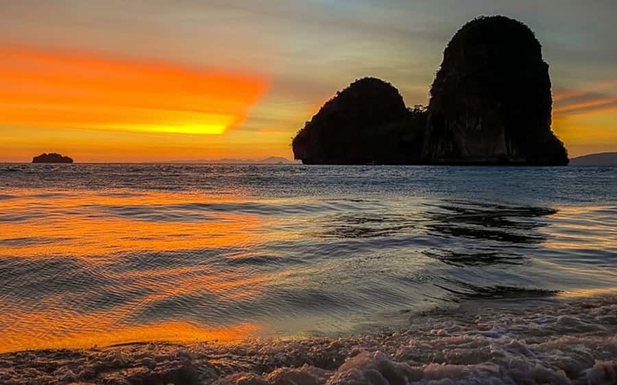 Krabi: Bioluminescent Plankton, Snorkeling & Sunset Tour - Ko Poda, sunset, and the BBQ dinner