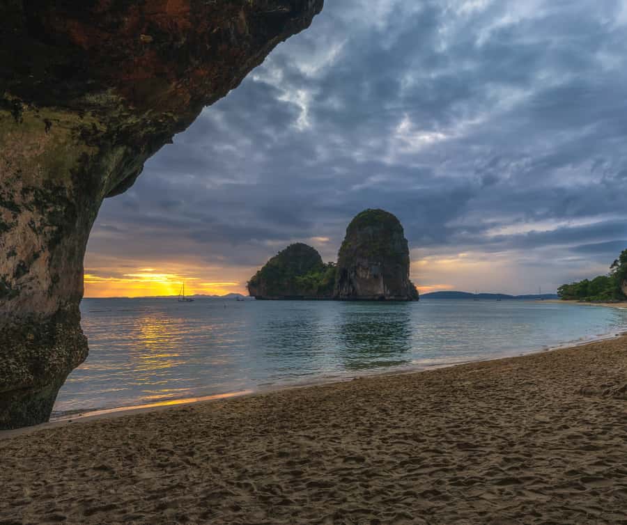 Krabi: Bioluminescent Plankton, Snorkeling & Sunset Tour - Pickup, check-in, and the ride out