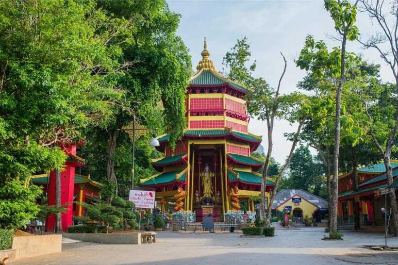 Krabi: Emerald Pool, Hot Springs & Krabi Town Day Tour - Who should book this tour
