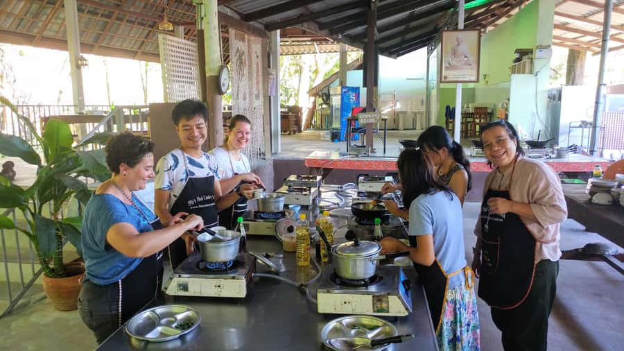 Krabi: Evening Thai Cooking Class at Ya's Cookery - Pickup From Ao Nang or Ao Nam Mao