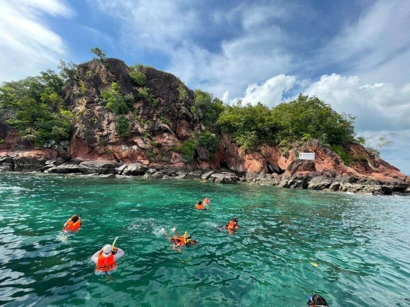 Krabi: Hong Island Longtail Boat & Kayak Tour w Buffet Lunch - Guides, organization, and the human touch
