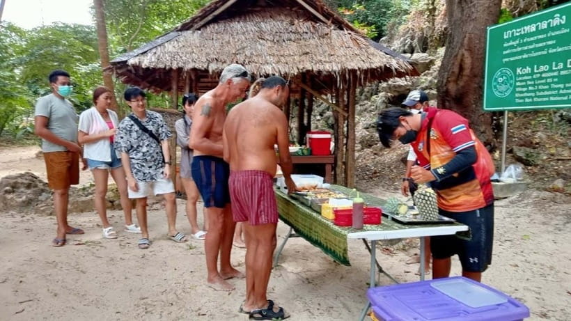 Krabi: Hong Island Longtail Boat & Kayak Tour w Buffet Lunch - Hong Island Beach and the 360-degree viewpoint