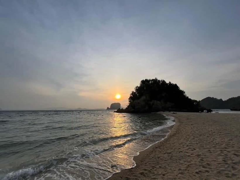 Krabi: Hong Island Sunset and BBQ Dinner Tour - Hong Island: lagoons, limestone, and the main beach
