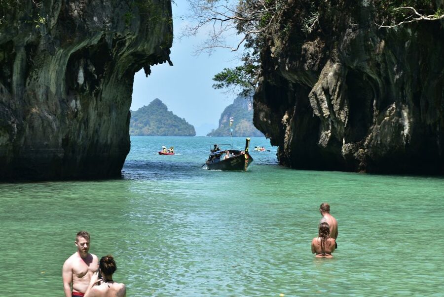 Krabi: Hong Island Sunset Tour w/ Beach Dinner+Night Snorkel - Sunset buffet dinner on Koh Pakbia
