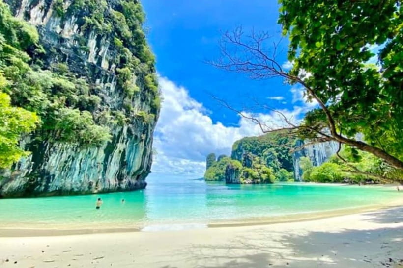 Krabi: Hong Island with Kayaking by speedboat - Hong Lagoon: A Quiet Start Behind Limestone Cliffs