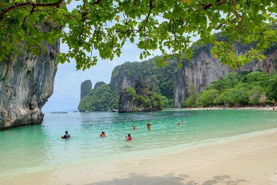 Krabi: Hong Islands Day Tour by Longtail Boat - Guides, group size, and service