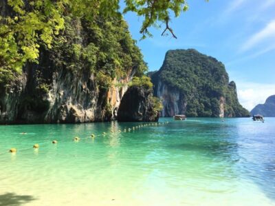 Hong Islands Day Trip by Speedboat with Lunch