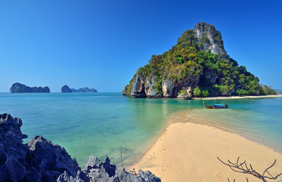 Krabi: Hong Islands Snorkeling with Lunch by Longtail Boat - The Hong Island viewpoint and its steep climb