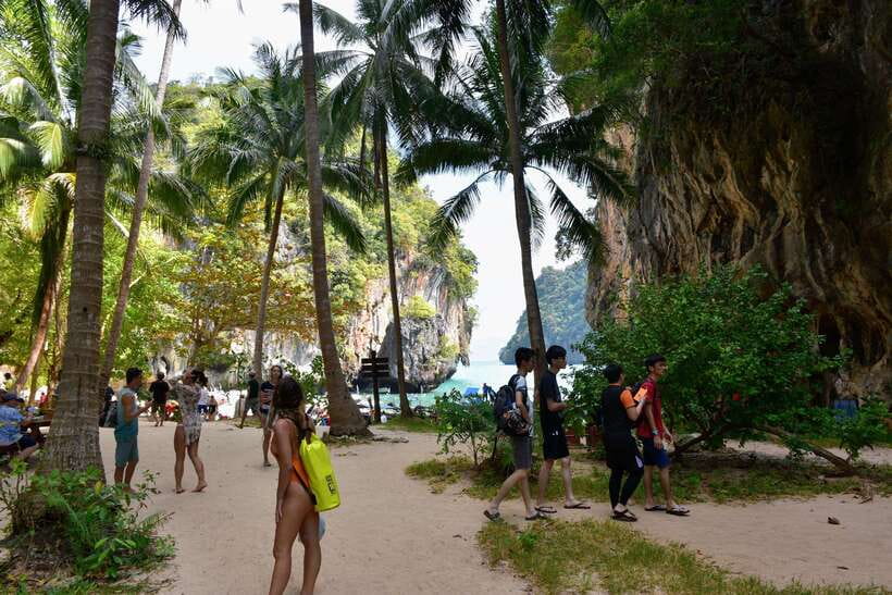Krabi: Hong & Paradise Island Odyssey by Speedboat - The guides make a practical difference