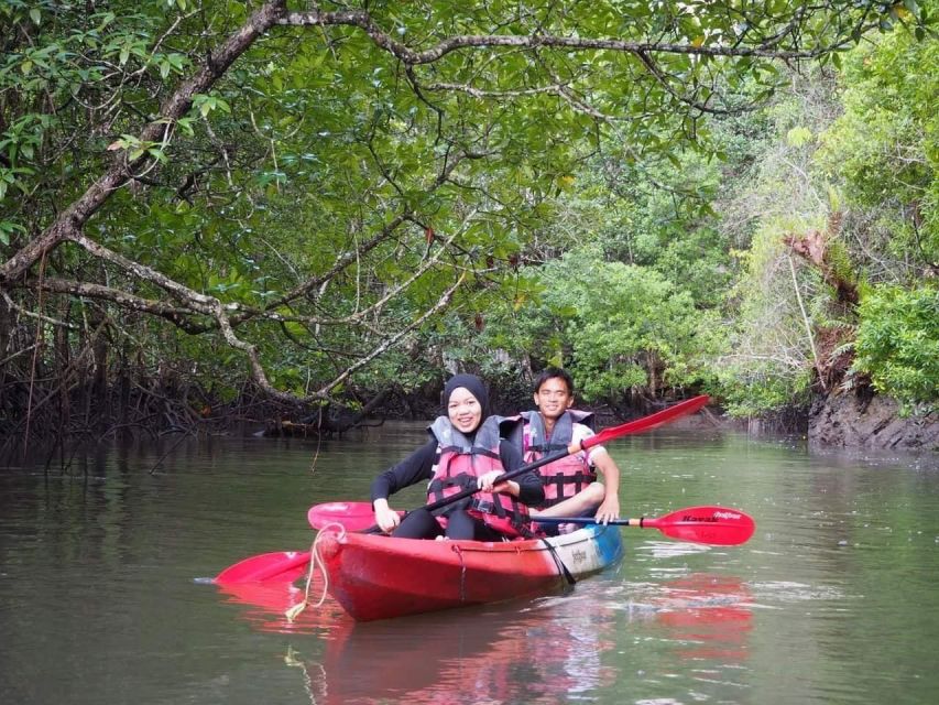 Krabi kayaking Ao thalane - Paddling through the mangrove channels