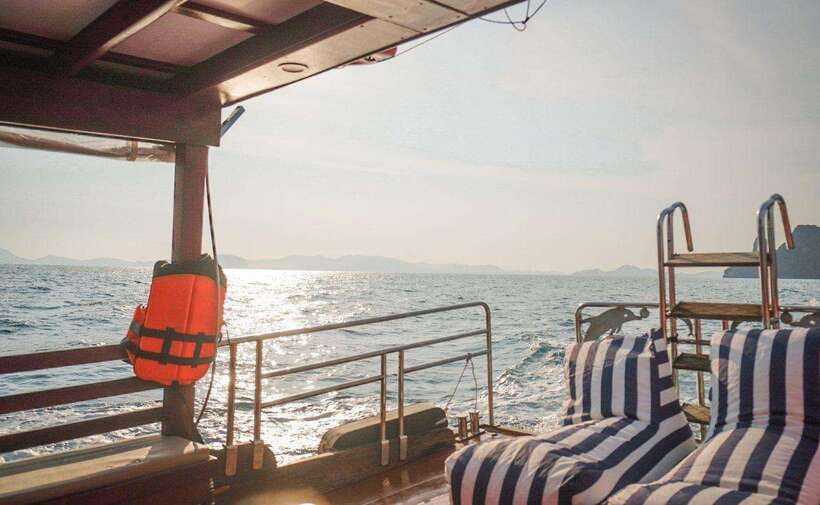 Krabi: Koh Hong Small Group Tour by Luxury Longtail Boat - Who should book this Koh Hong tour