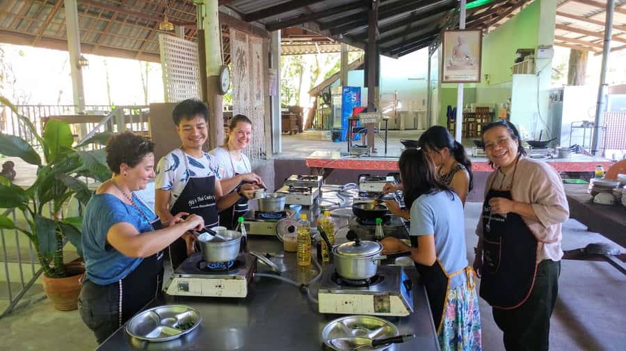 Krabi: Morning/Afternoon Thai Cooking Class at Ya's Cookery - A four-hour introduction to Thai food