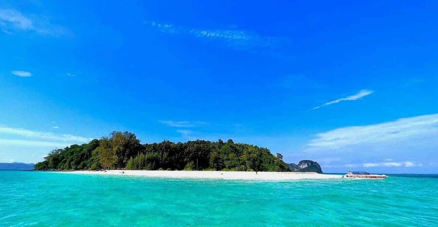 Krabi: Phi Phi Islands & Maya Bay Speedboat Tour with Lunch - Loh Samah Bay and the walk to Maya Bay