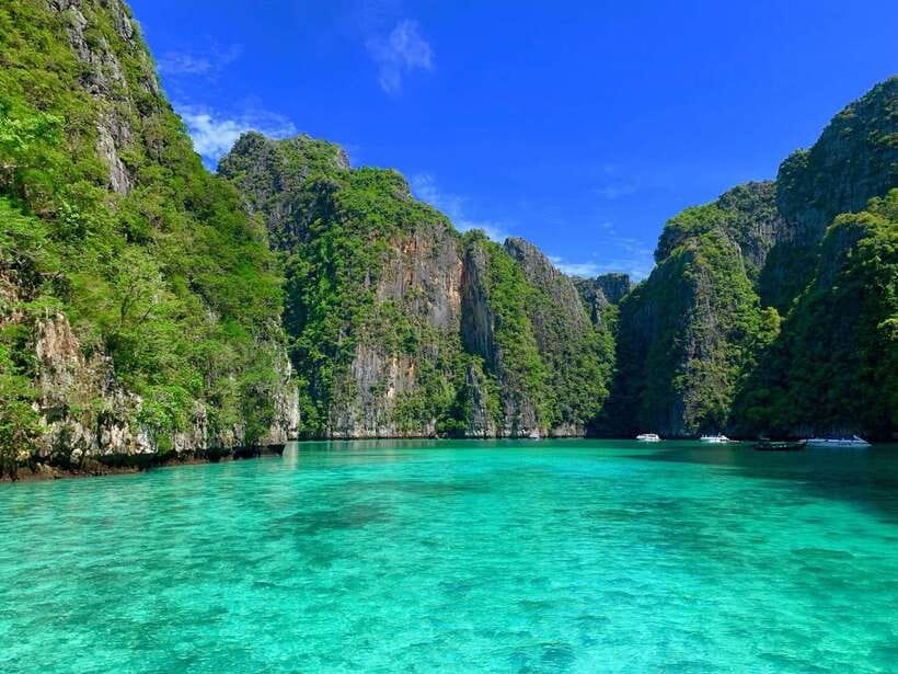 Krabi: Phi Phi Islands Speedboat Tour with Buffet Lunch - Key points at a glance