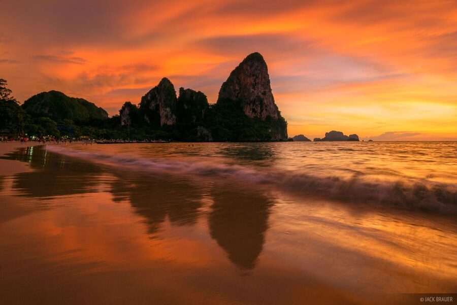 Krabi: Railay Beach Bioluminescent Plankton Ferry Cruise - Meeting at Ao Nang and boarding the boat