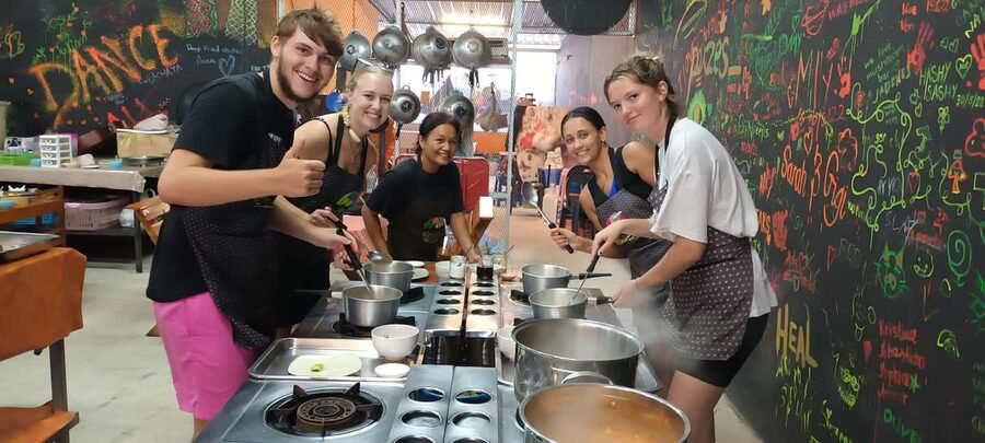 Krabi: Traditional Thai Cooking Class with Local Chef - A family kitchen with room to work