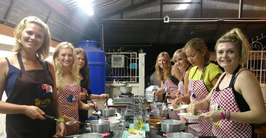 Krabi: Unveiling Thai Flavors by Night at Smart Cook School - Arriving with refreshments and a short introduction