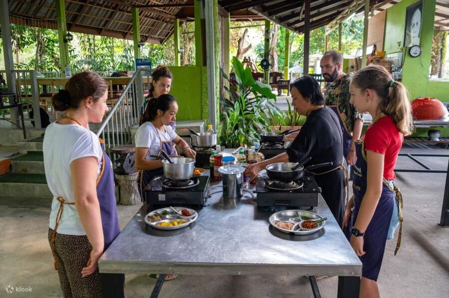 Krabi: Ya's Cookery Late Afternoon Thai Cooking Class - Grinding Curry Paste With Traditional Tools