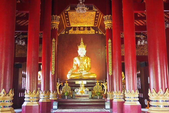 Lady Driver and Guide - Wat Chedi Luang and old Chiang Mai