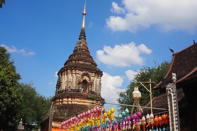 Lady Driver and Guide - Wat Sri Suphan and the silver temple