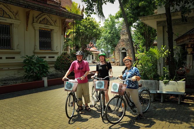 LIFECYCLING - Half Day City Bike Tour - Guides Vivi and Tum shape the ride
