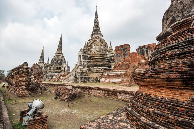 Lopburi Monkey Temple & Ayutthaya Old City Tour From Bangkok - Lunch, comfort, and the heat