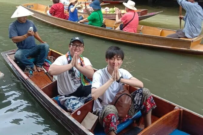 Maeklong Railway and Damnoen Saduak Floating Market Tour - Maeklong Railway Market and the umbrella routine