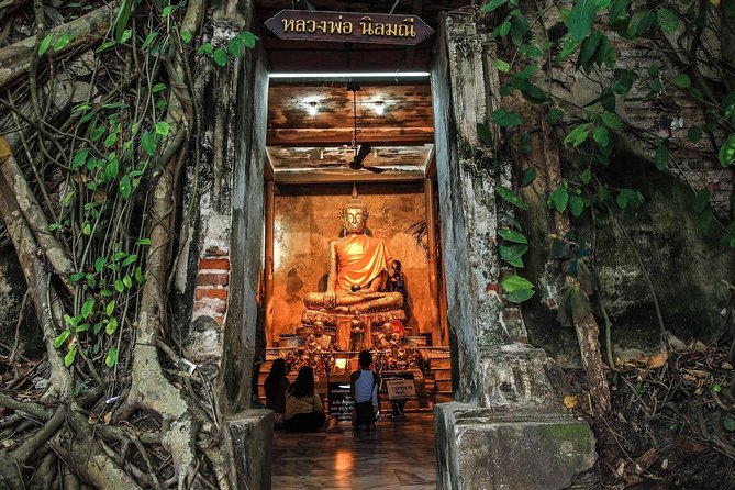 Maeklong Railway & Floating Market Tour (Private & All-Inclusive) - Maeklong Railway Market and the train moment