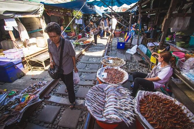 Maeklong Railway Market and Damnoen Saduak Floating Market Tour From Bangkok - Six hours, but much of it is on the road