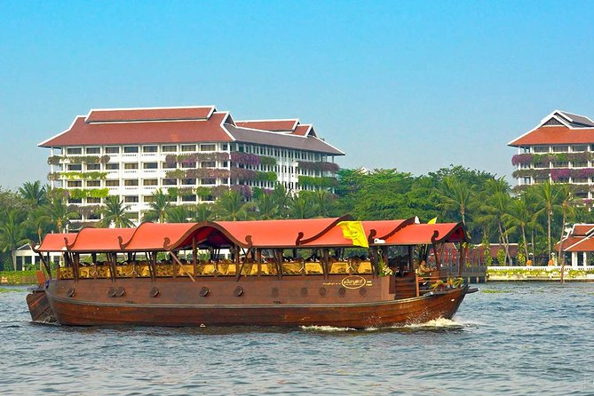 Manohra 5-Star Luxury Dinner Cruise with Pre-Canapés in Bangkok - Why the Manohra feels different from Bangkok’s big dinner boats