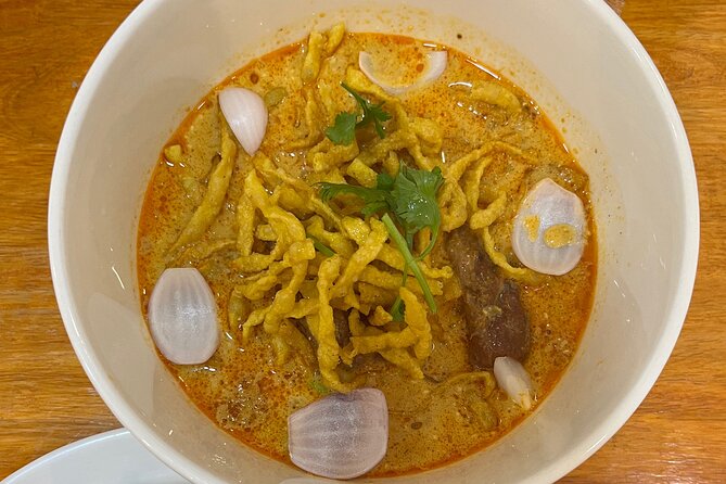 Michelin Guided Street Food Tour in Chiangmai: Thai Food Tour - Group size, timing, and practical comfort