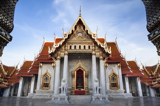 Morning Buddhist Almsgiving, Grand Palace and Flower Market Tour in Bangkok - At Pak Khlong Talat flower market