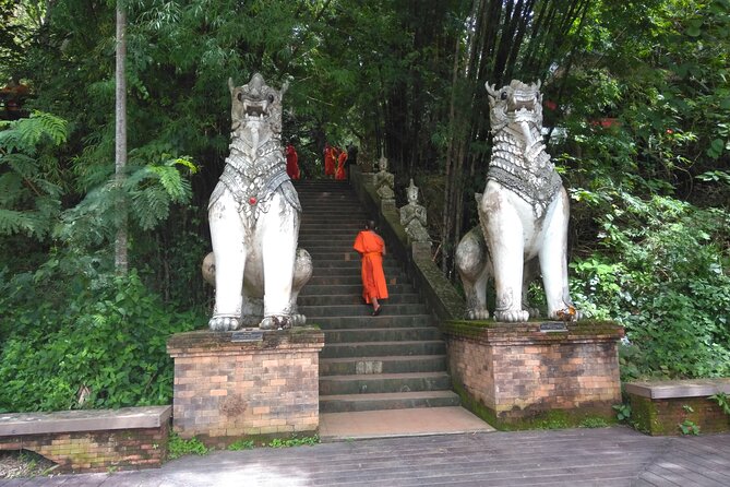 No.1 Chiang Mai: 3-Hour Monk Trail Hike to Wat Doi Suthep & Palad - Reaching Wat Phra That Doi Suthep